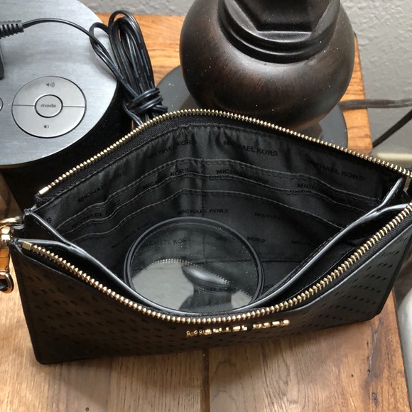 MICHAEL Michael Kors Back Clutch Wristlet OBO - Picture 5 of 10